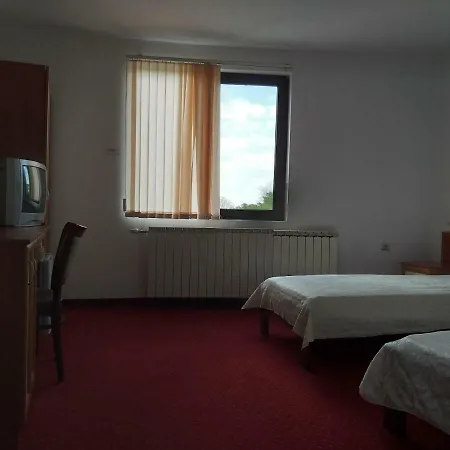 ник 3*
